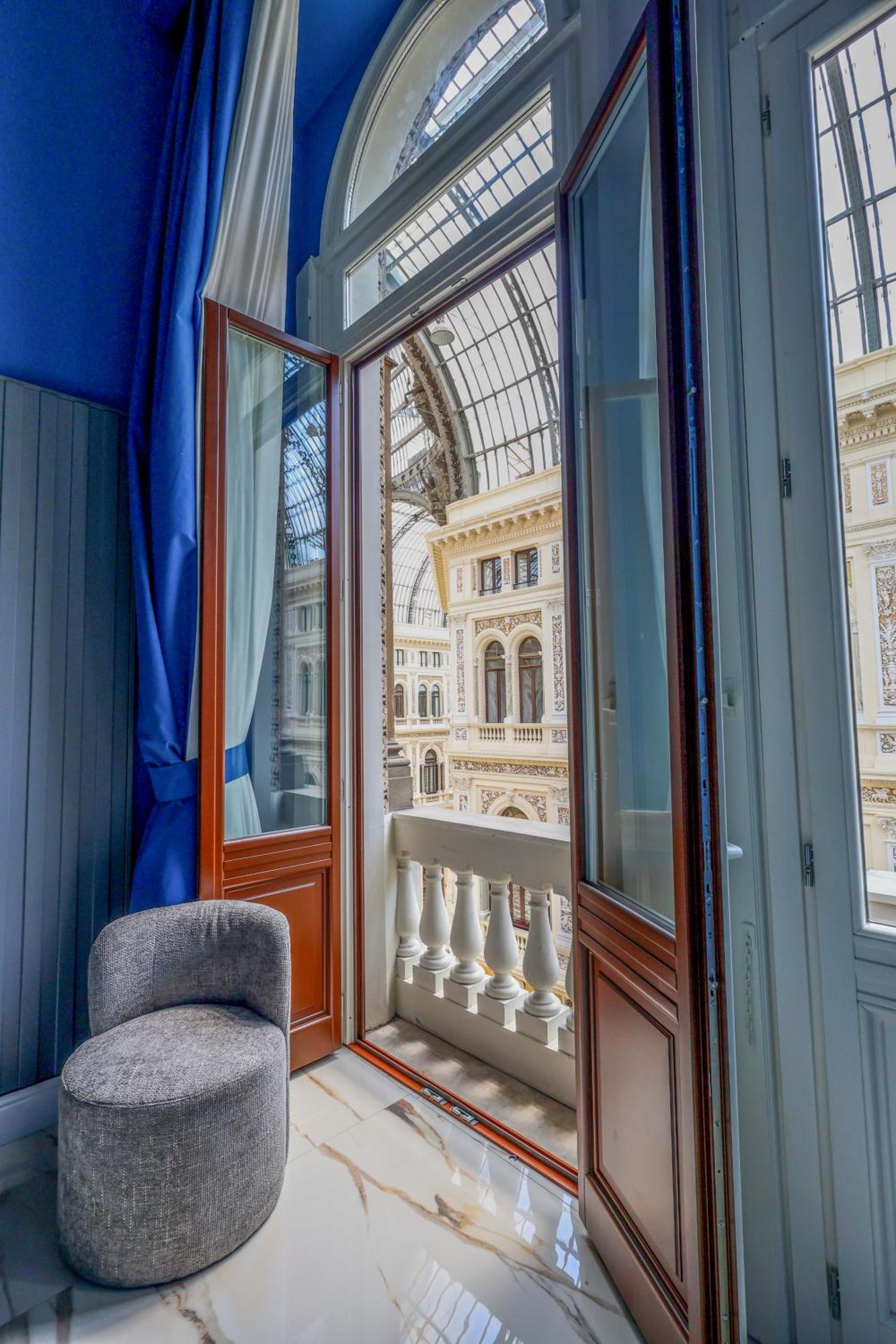 Maison San Carlo Luxury Suites เนเปิลส์ ภายนอก รูปภาพ