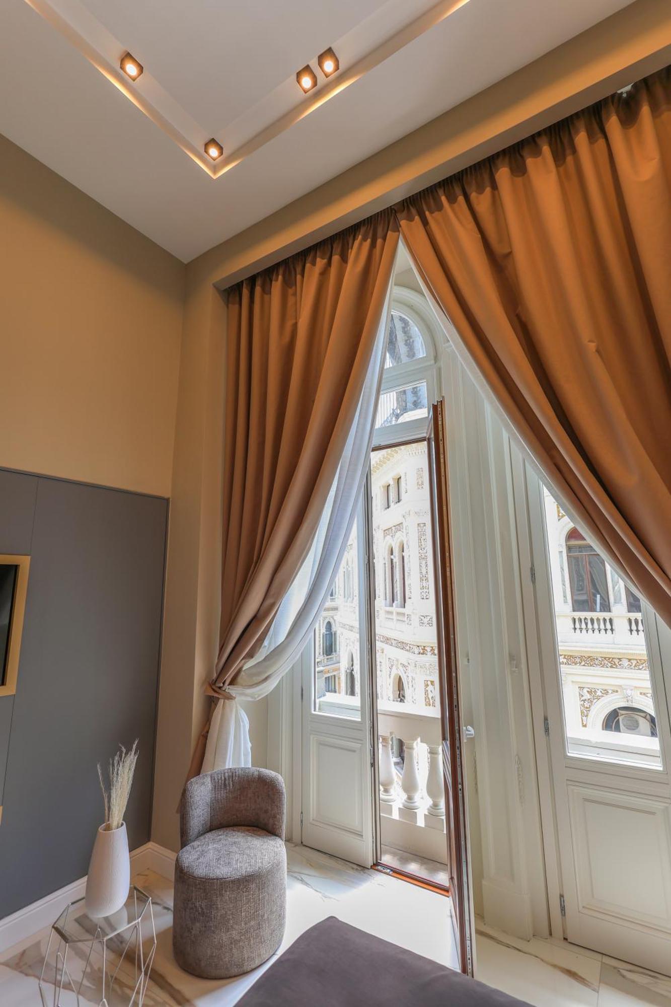 Maison San Carlo Luxury Suites เนเปิลส์ ภายนอก รูปภาพ