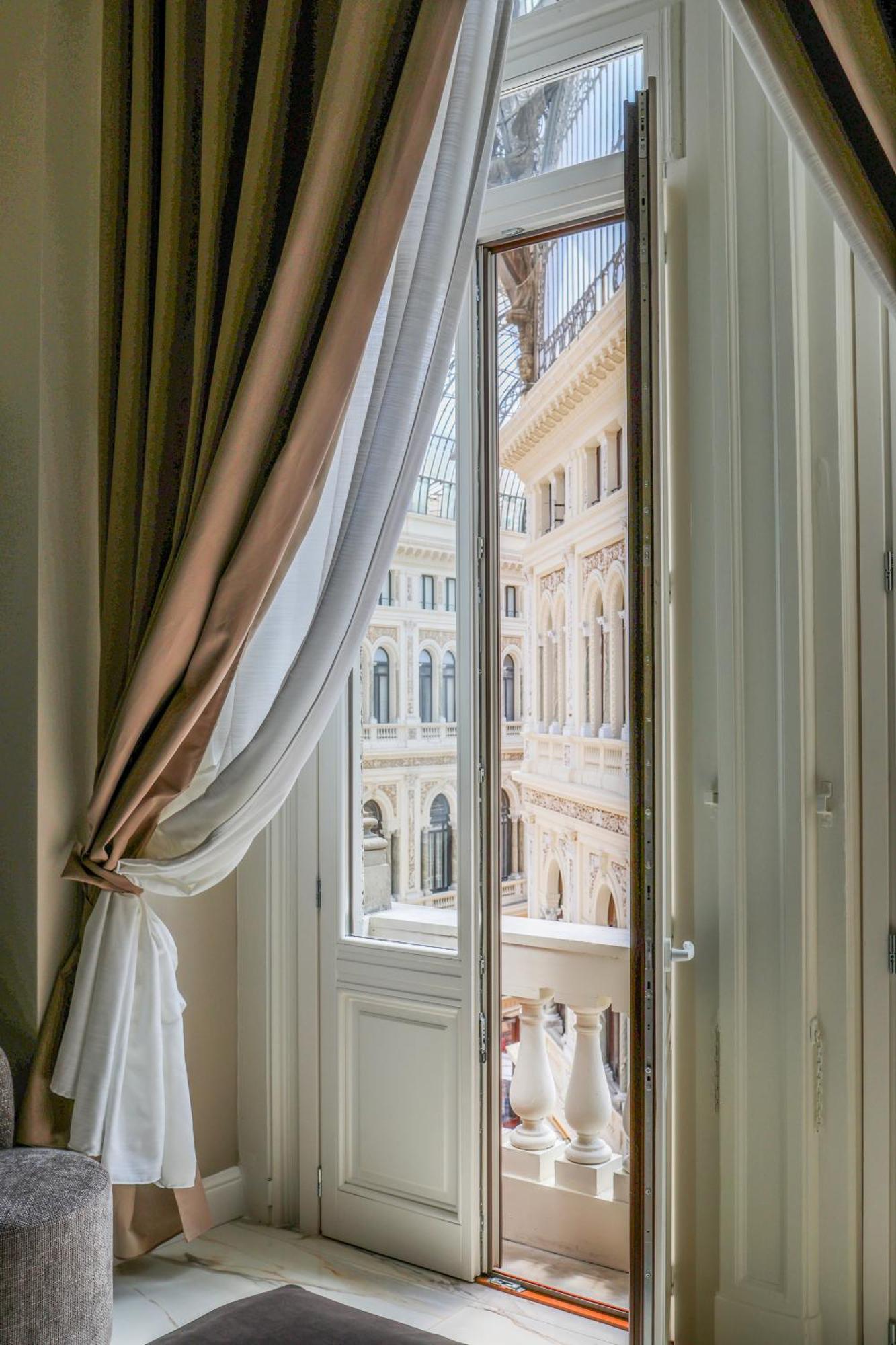 Maison San Carlo Luxury Suites เนเปิลส์ ภายนอก รูปภาพ
