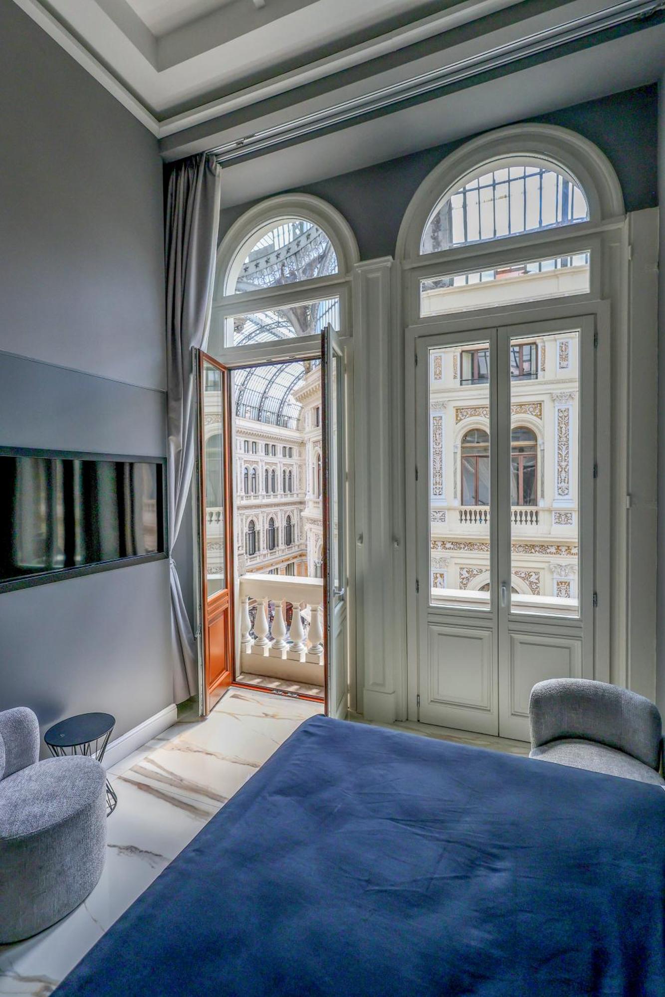 Maison San Carlo Luxury Suites เนเปิลส์ ภายนอก รูปภาพ