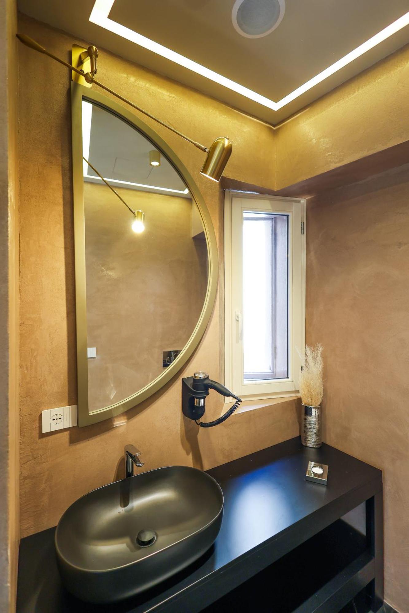 Maison San Carlo Luxury Suites เนเปิลส์ ภายนอก รูปภาพ