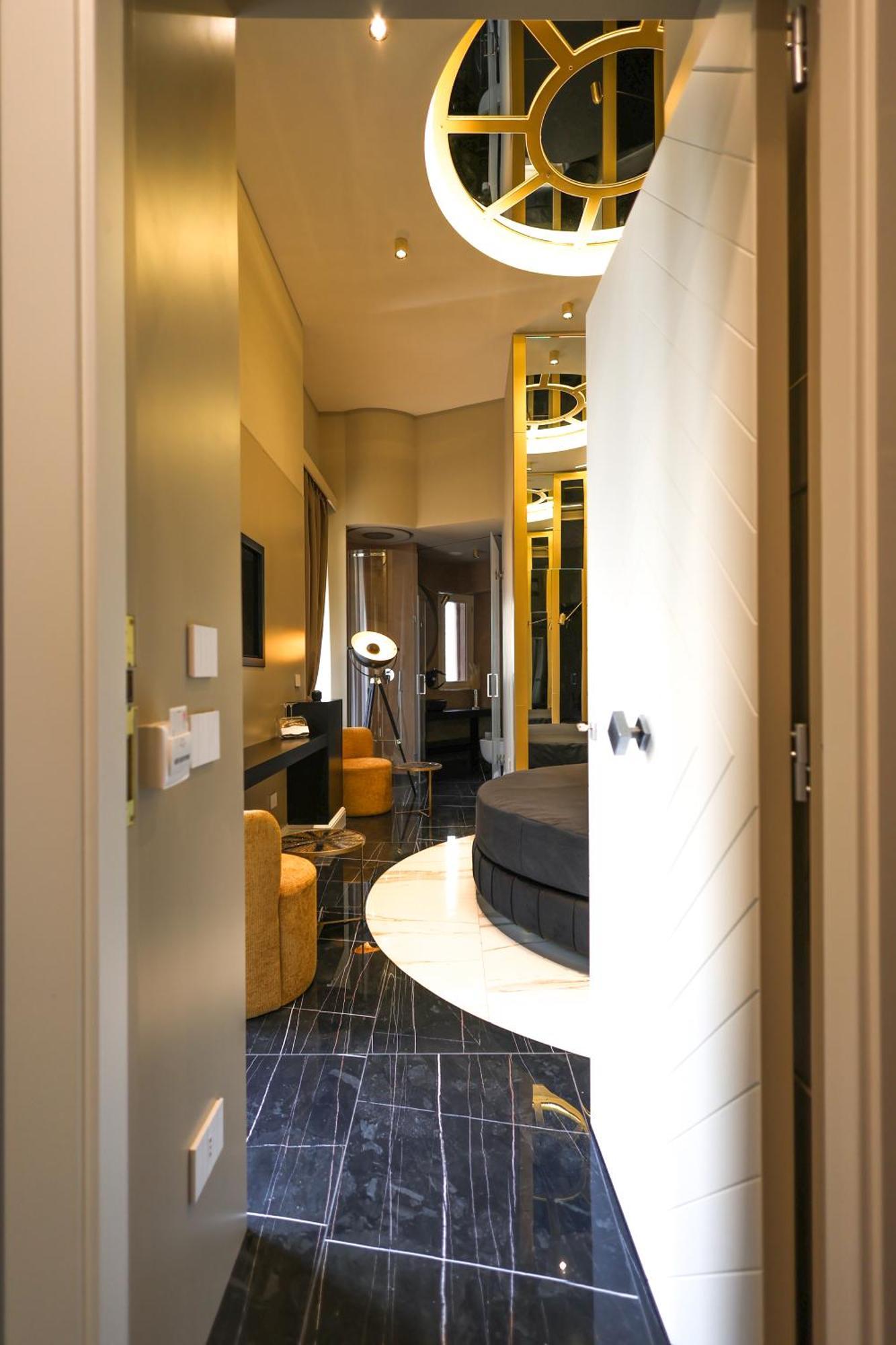 Maison San Carlo Luxury Suites เนเปิลส์ ภายนอก รูปภาพ