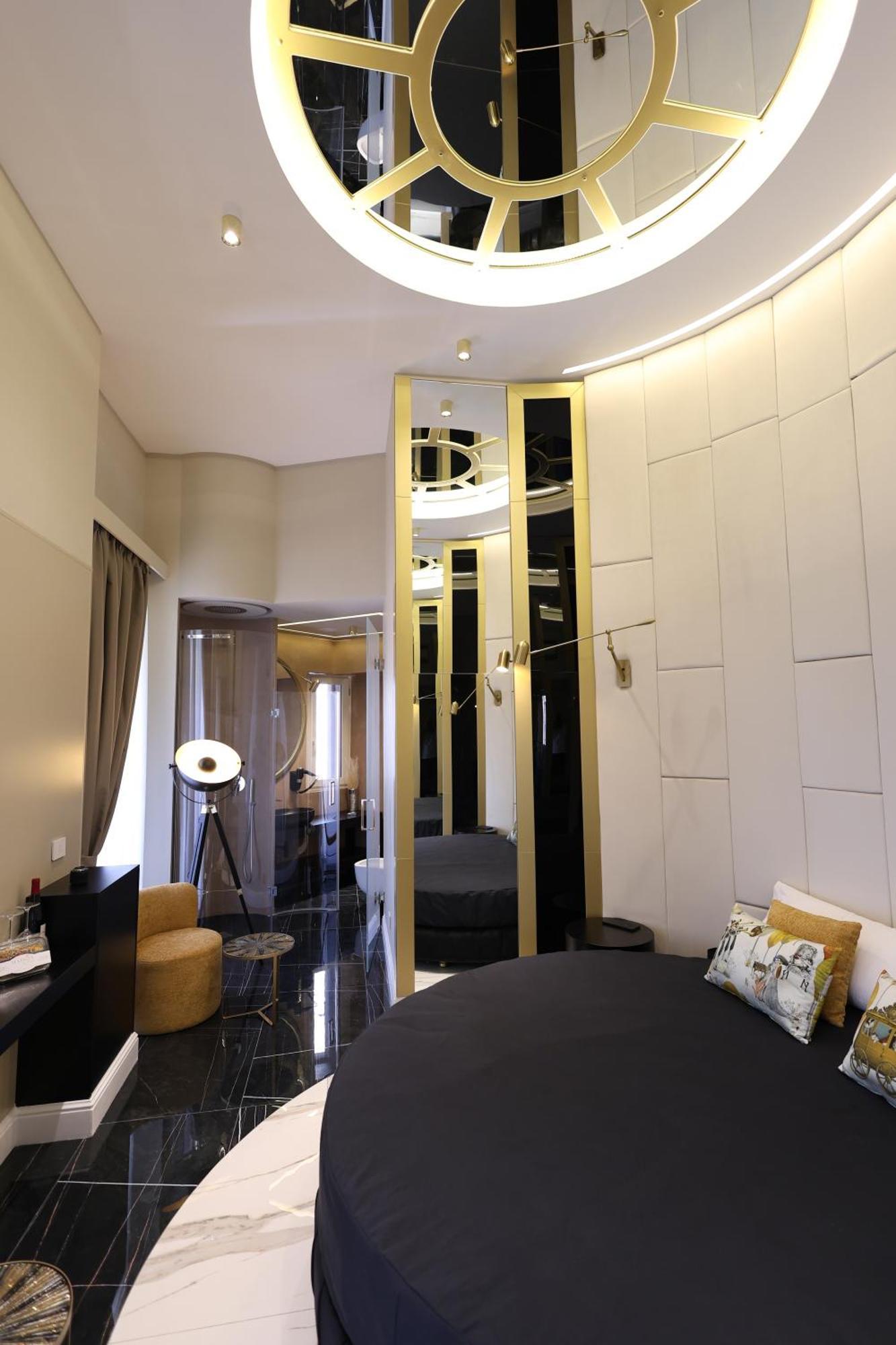 Maison San Carlo Luxury Suites เนเปิลส์ ภายนอก รูปภาพ