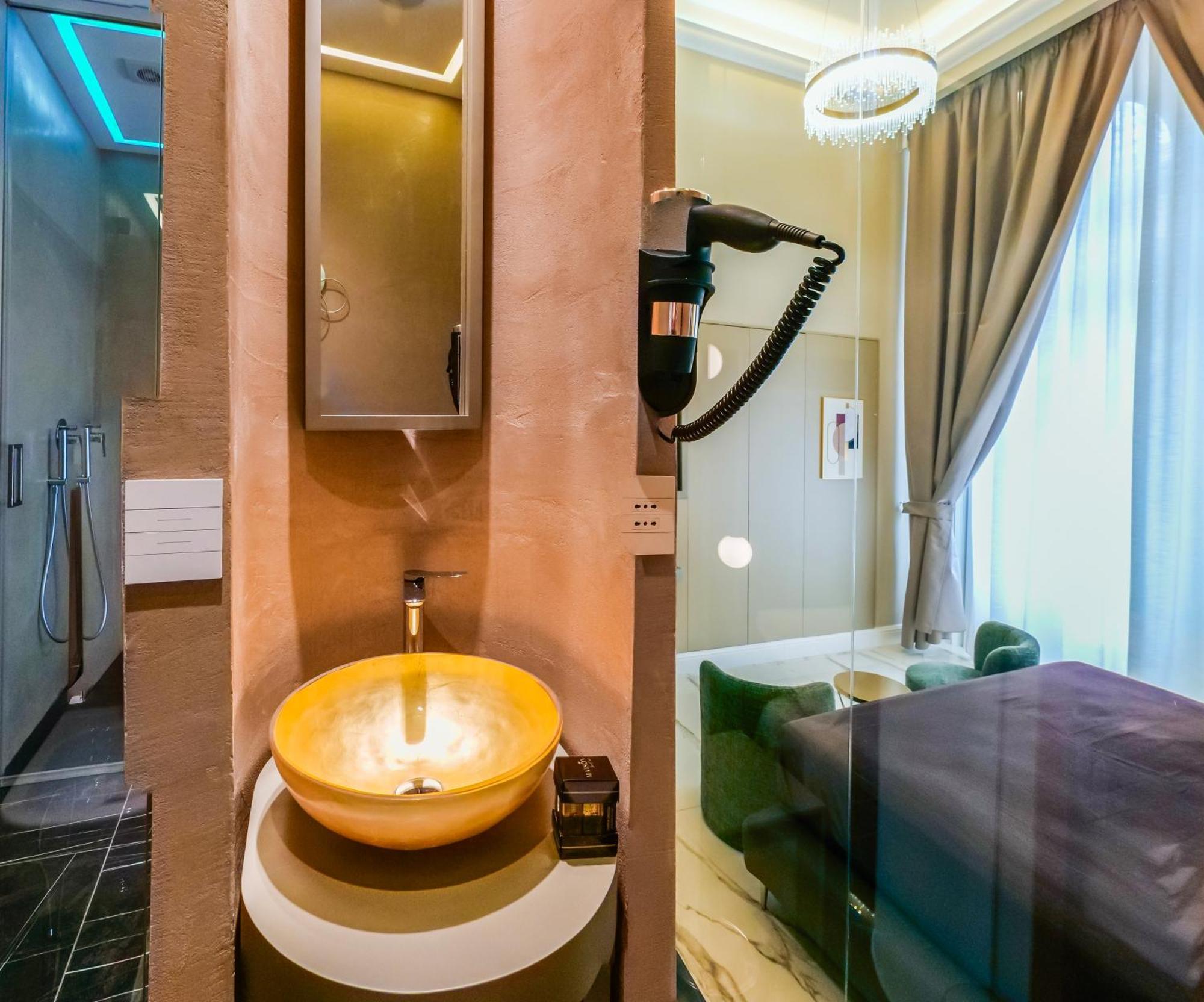 Maison San Carlo Luxury Suites เนเปิลส์ ภายนอก รูปภาพ