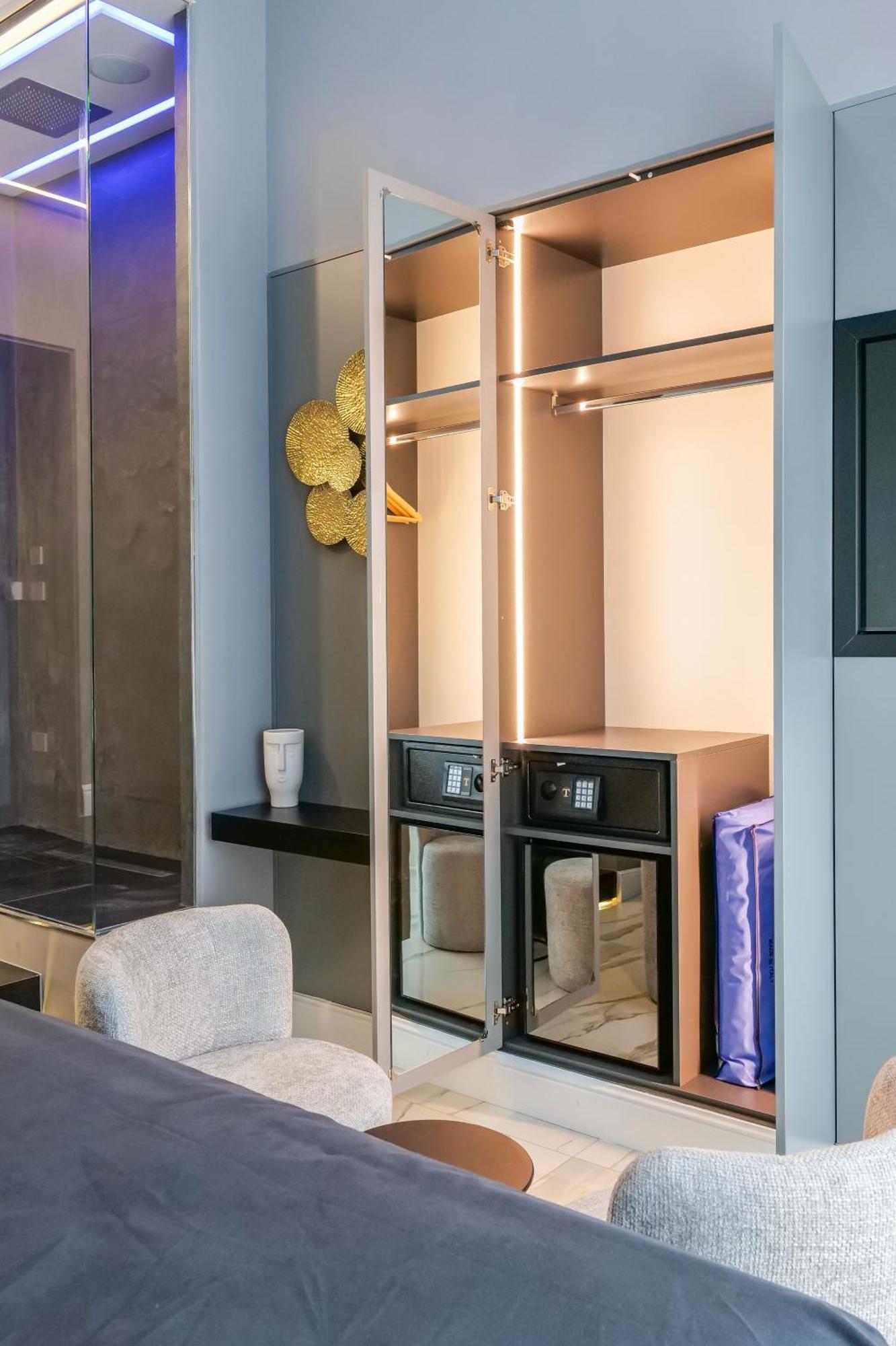 Maison San Carlo Luxury Suites เนเปิลส์ ภายนอก รูปภาพ