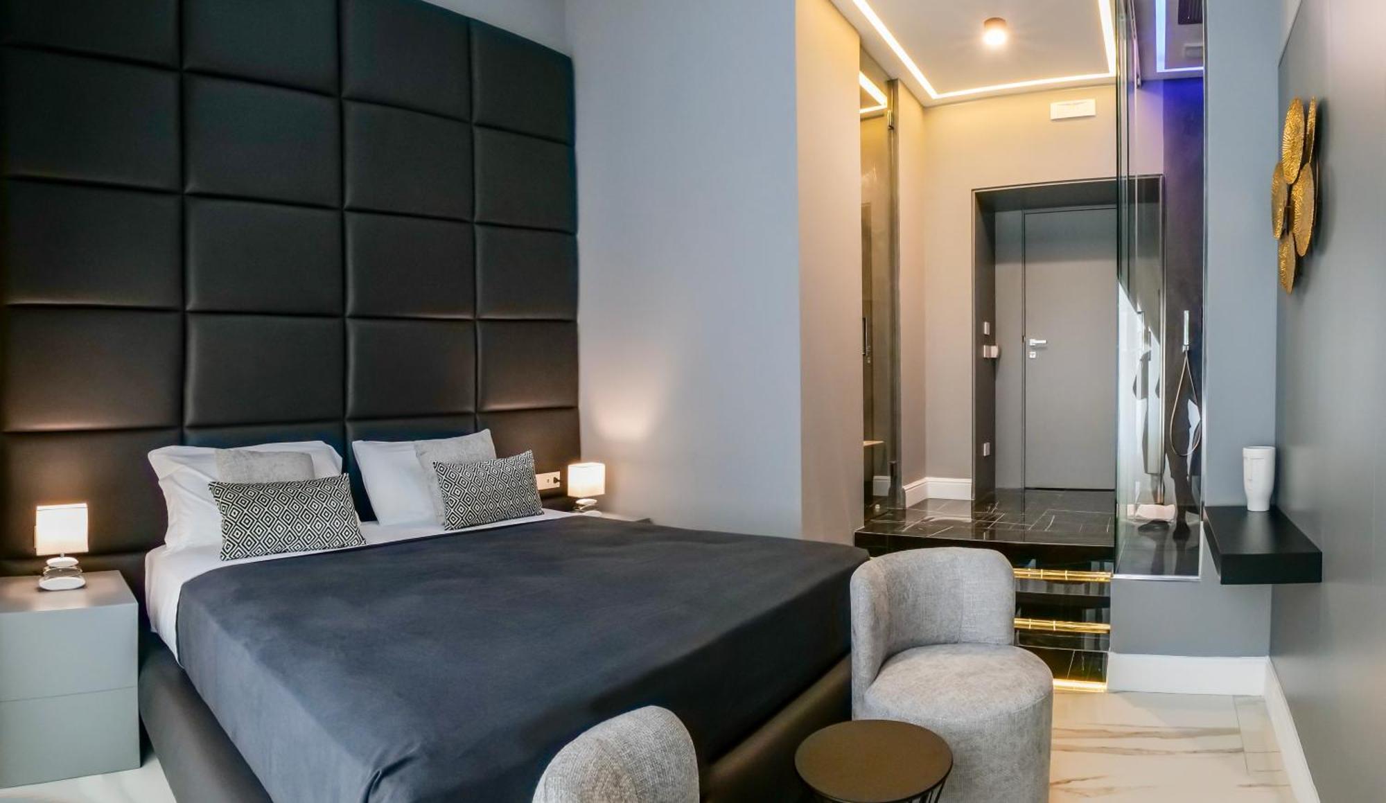 Maison San Carlo Luxury Suites เนเปิลส์ ภายนอก รูปภาพ